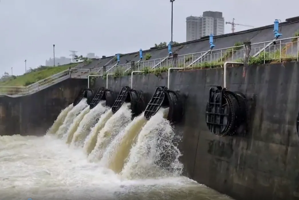 湳仔沟抽水站全力抽排,加速市区雨水排除。水利局提供