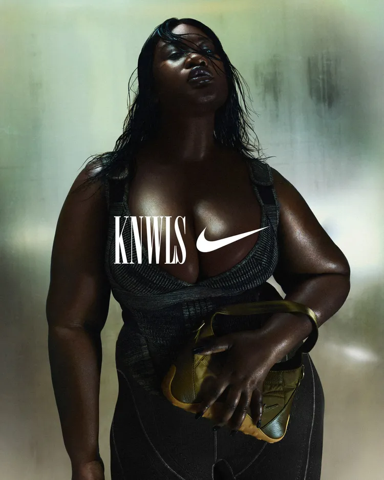 「Scythe 緊身馬甲」運用弧形剪裁、可調節鉤扣、綁帶細節，讓運動也能優雅時髦。品牌提供