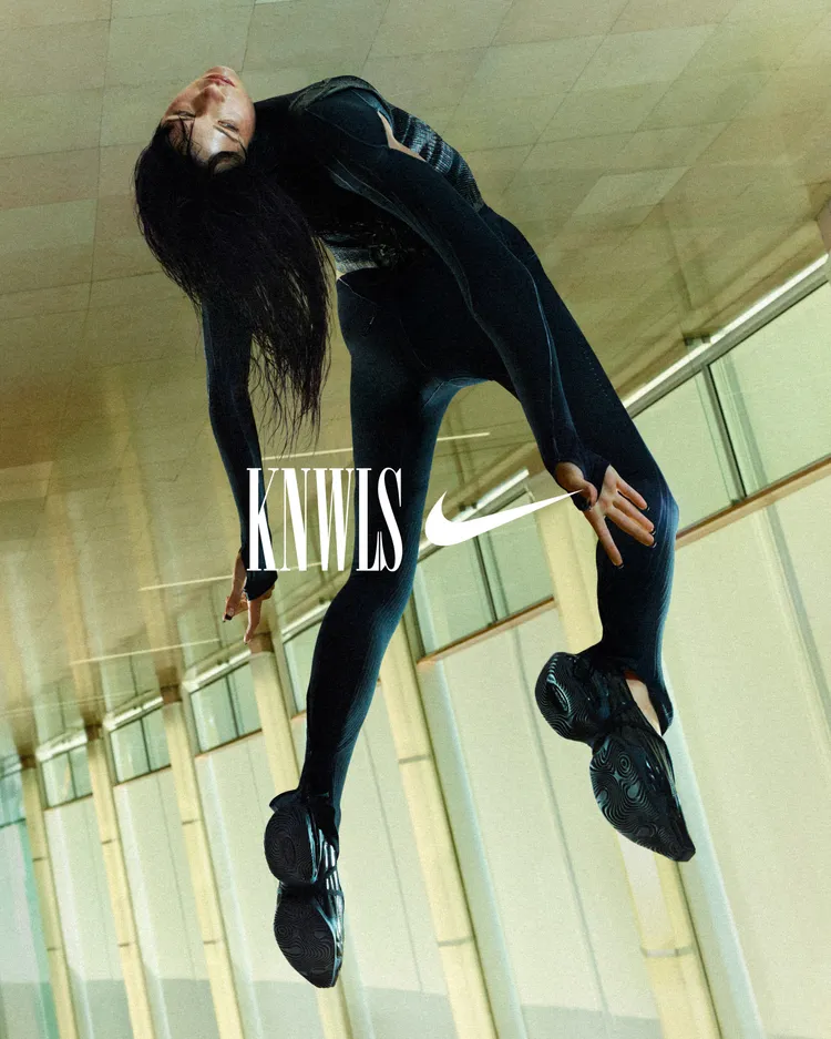 Ghost褲款微喇的褲腳剪裁，呼應了KNWLS的標誌性廓形。品牌提供