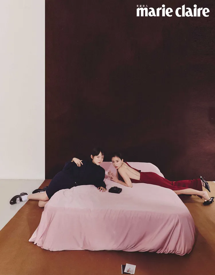 林廷憶（左）、賈靜雯（右）拍攝《Marie Claire美麗佳人》封面。《Marie Claire美麗佳人》國際中文版提供