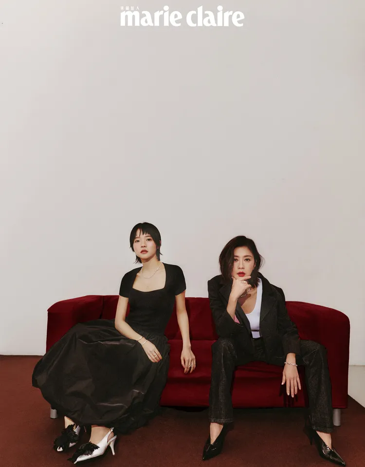 林廷憶（左）、賈靜雯（右）拍攝《Marie Claire美麗佳人》封面。《Marie Claire美麗佳人》國際中文版提供