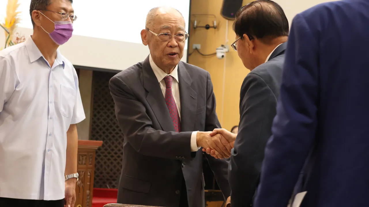 前監察院長、前外交部長錢復(中)。記者葉家瑋攝
