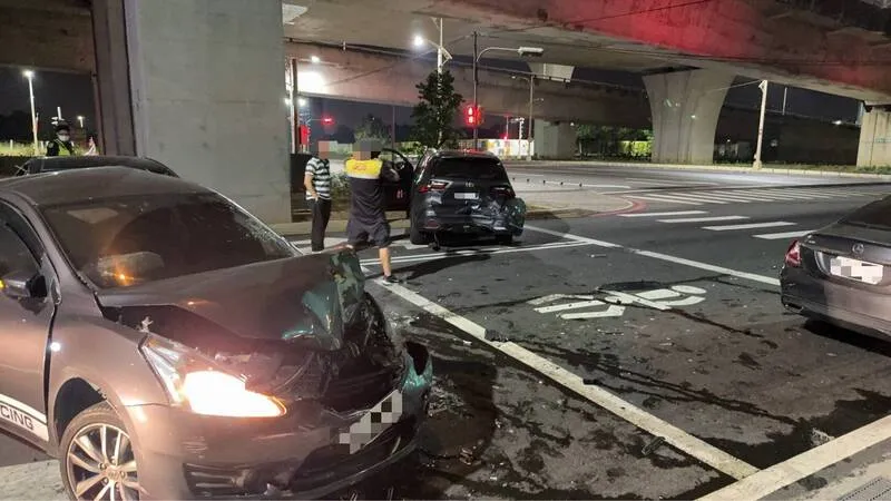 事故发生在北屯区环中路与荣德路口。民众提供