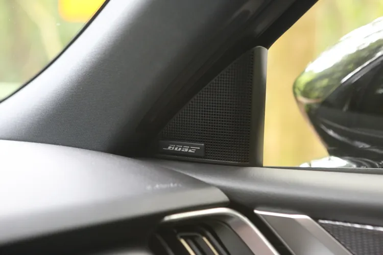 CX-60 25S AWD Exclusive配備12支揚聲器的BOSE音響，聲音細節豐富，靜謐車艙裡更能聽出高級感。林浩昇攝