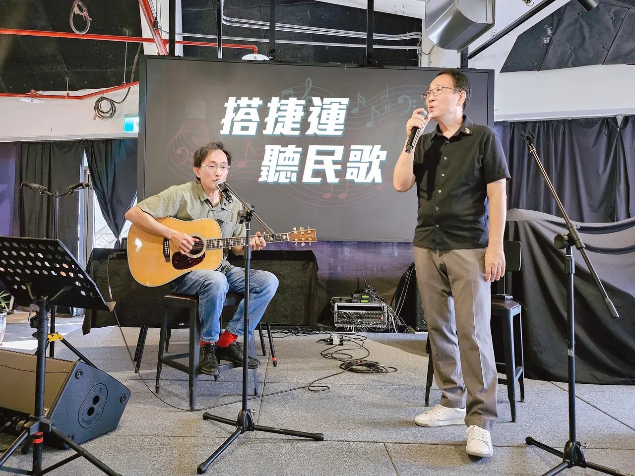 董运昌(左)与靳铁章彩排。新视纪整合行销提供