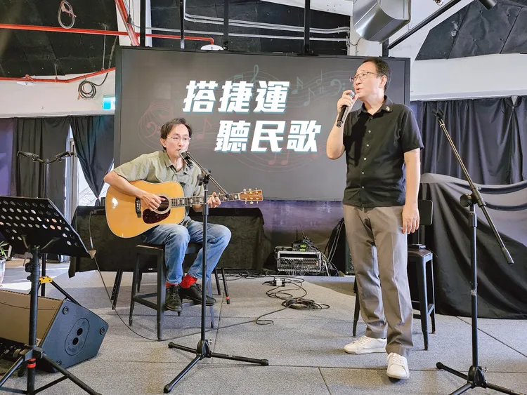 董運昌（左）與靳鐵章彩排。新視紀整合行銷提供