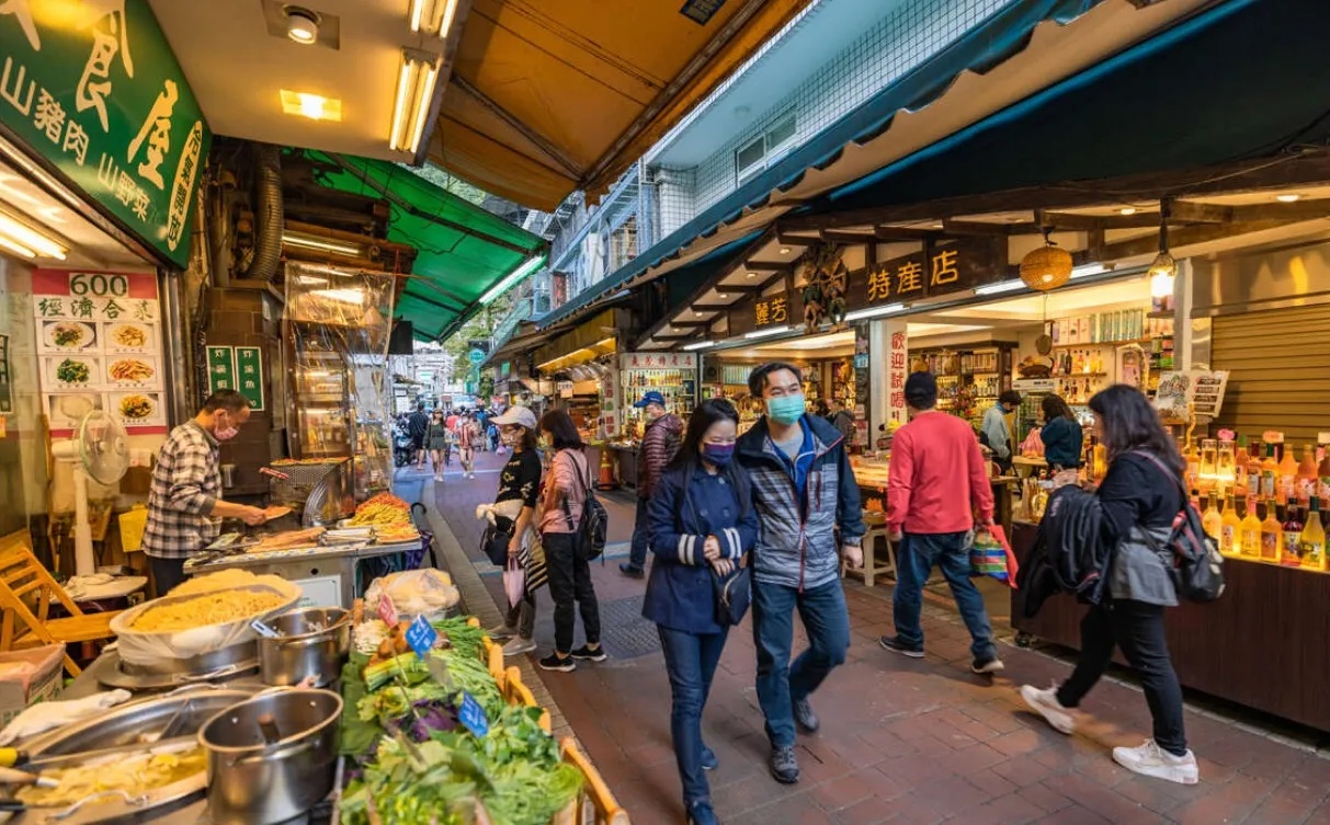 有店家表示,许多人一年才来一次,人潮减少自然没客人店家就会休息。翻摄自新北市旅游网