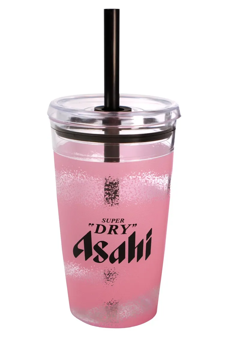 購買ASAHI全系列啤酒單筆滿額，可獲得BLACKPINK「紅粉冷飲杯」。家樂福提供