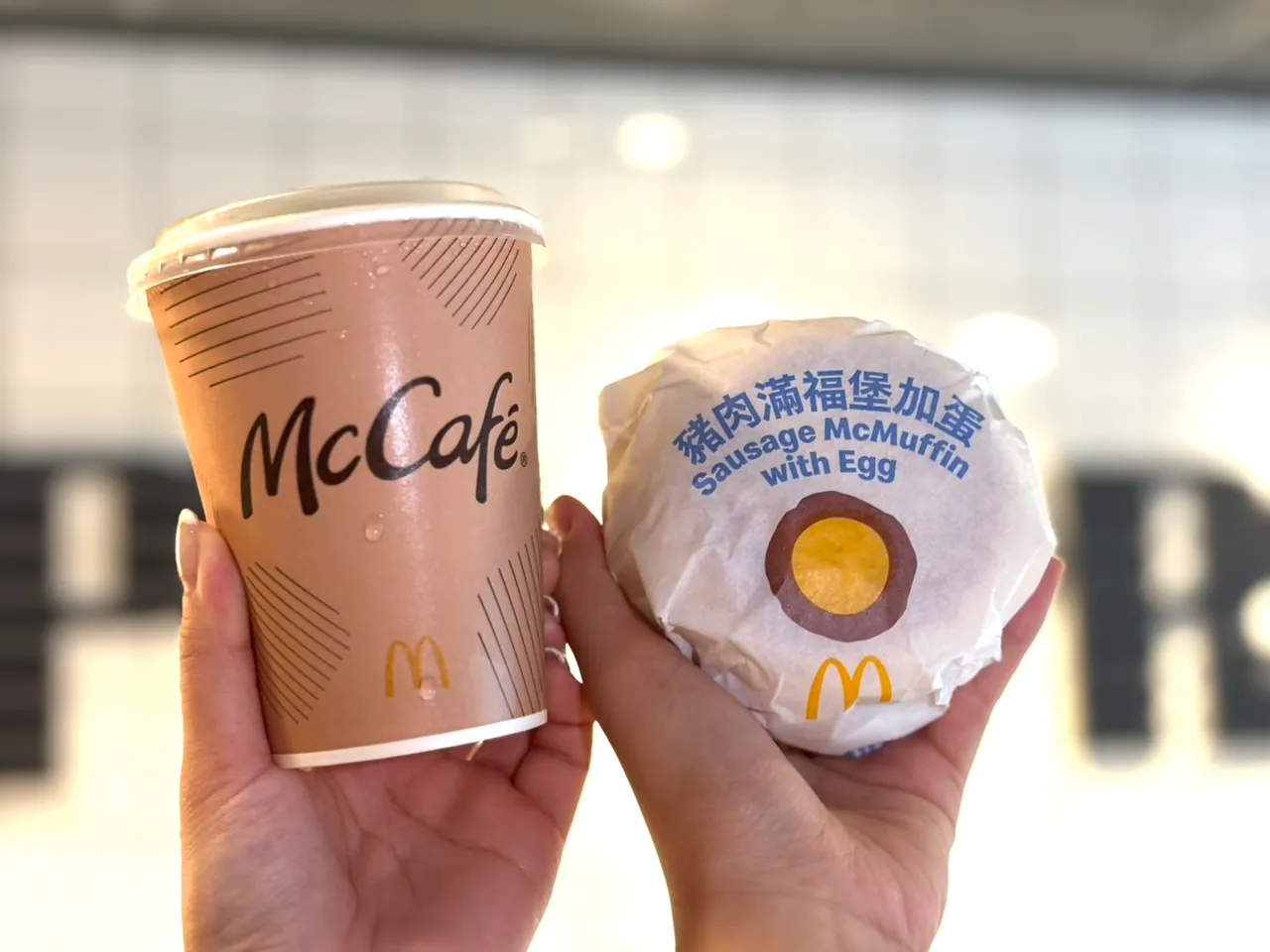 于LINE官方帐号「随买店取」推出「早餐5入量购优惠组」。麦当劳提供