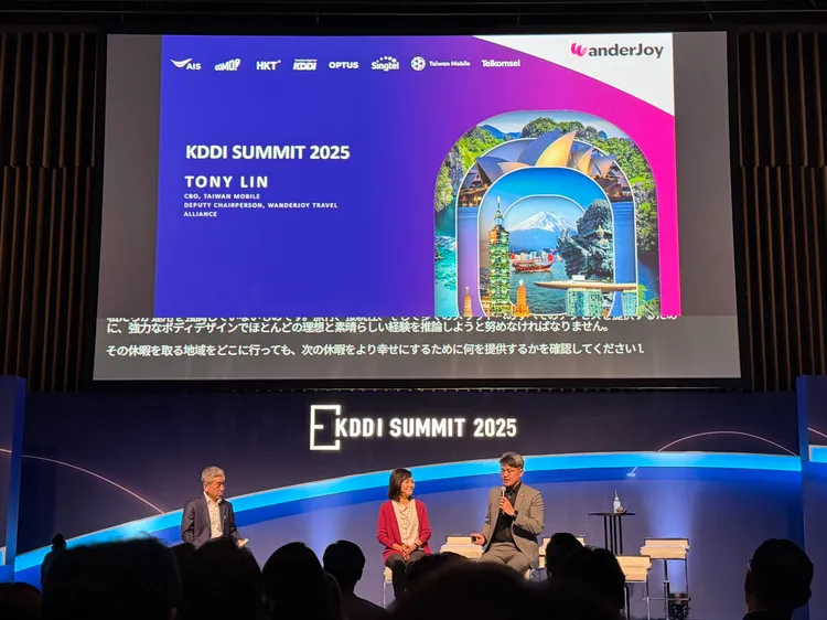 台灣大哥大商務長暨亞太電信聯盟副主席林東閔出席KDDI Summit年度盛會介紹「WanderJoy」跨境旅遊回饋平台。