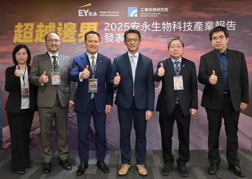 全球生技產業迎挑戰!AI、數據與1.3兆美元併購火力助業者轉型