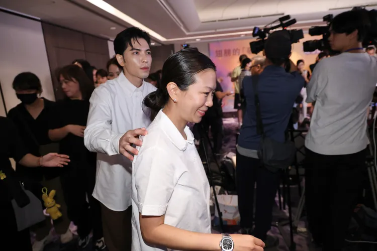 蕭敬騰一刻也分不開經紀人老婆。彭欣偉攝