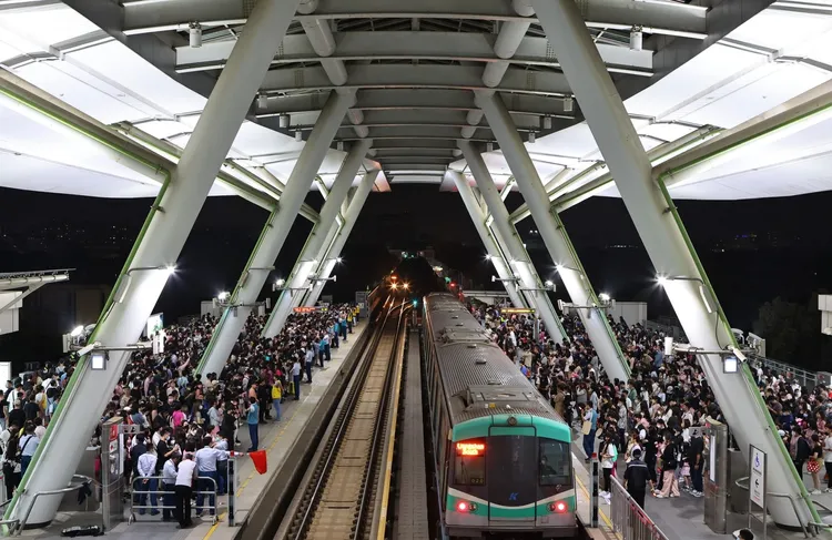 BLACKPINK再度登上高雄世運開唱，高雄捷運將加班服務大批歌迷。高捷提供 圖為112/3/18-19 BlackPink演唱會疏運