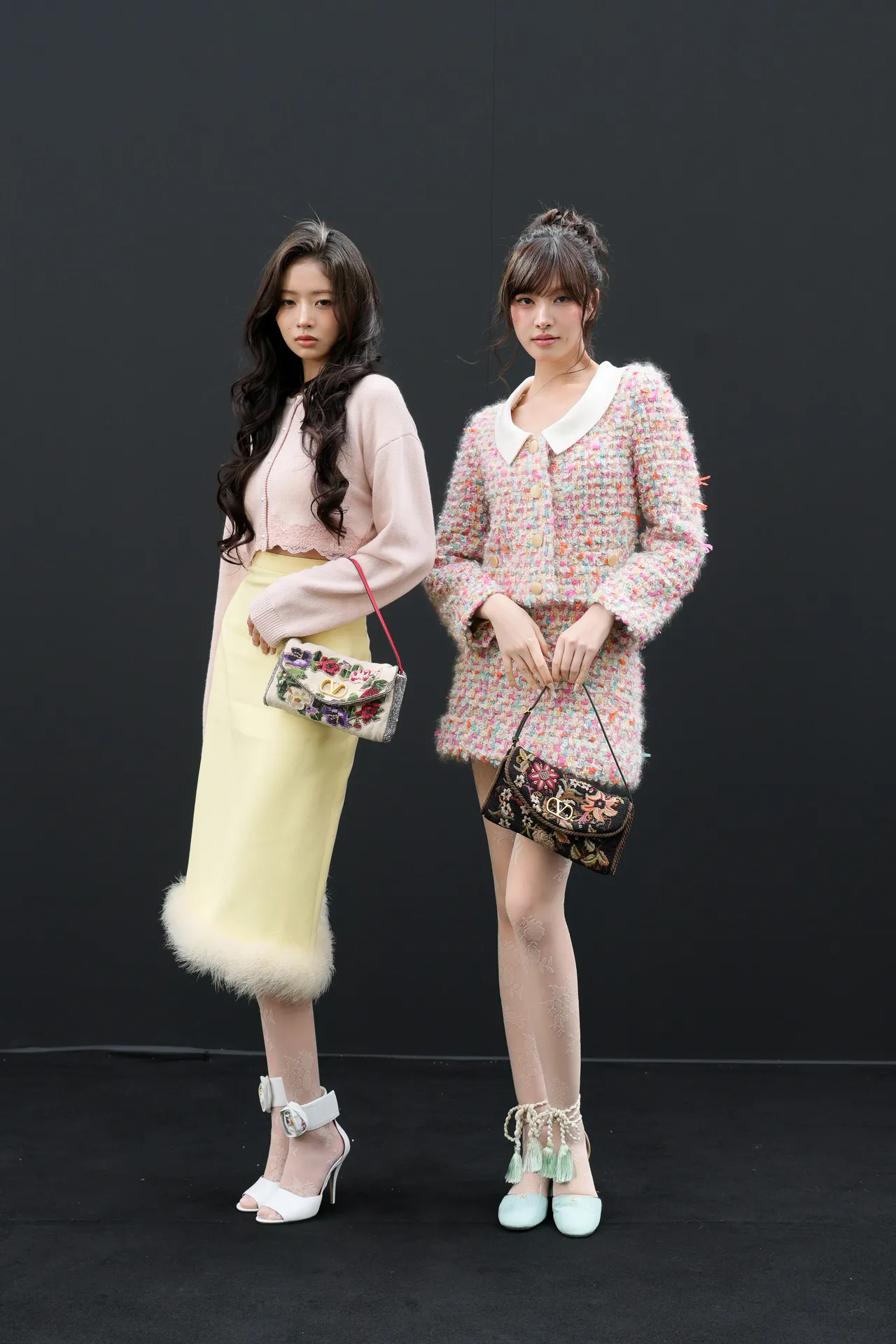 IVE成员Liz、Rei现身Valentino秀场。品牌提供