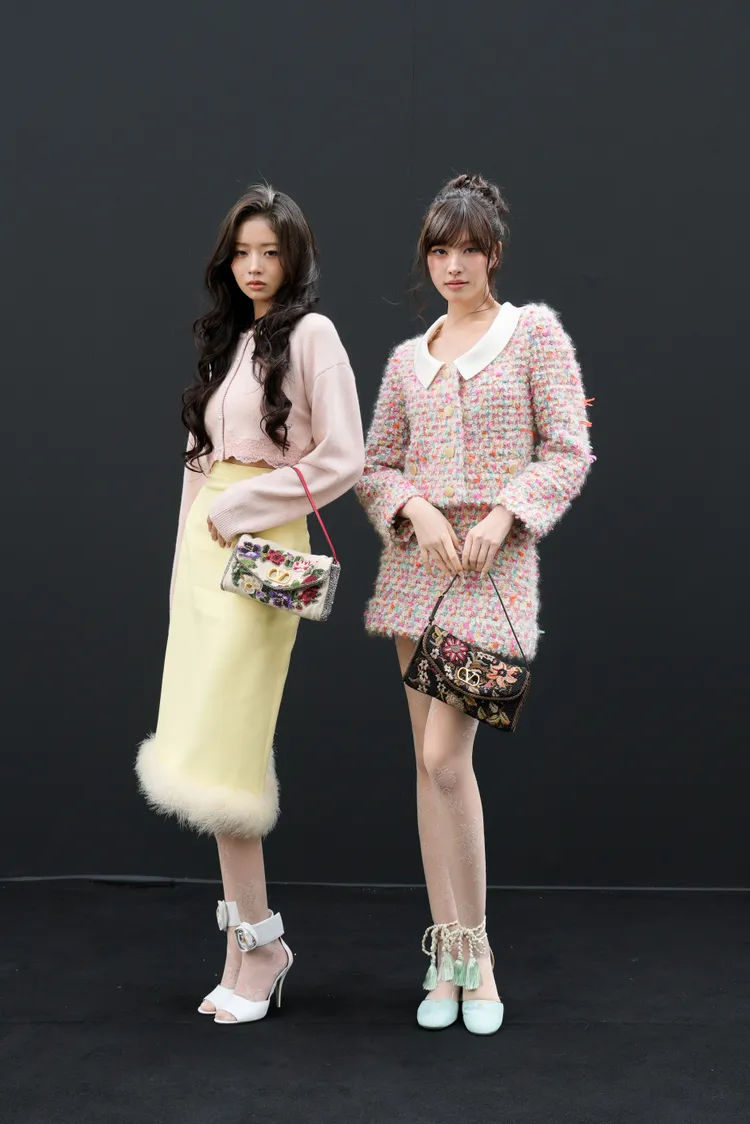 IVE成員Liz、Rei現身Valentino秀場。品牌提供
