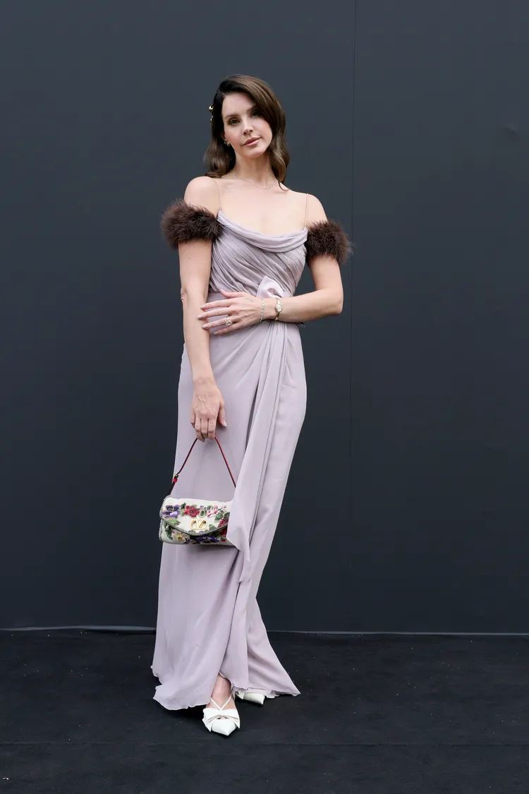 Lana Del Rey現身Valentino秀場。品牌提供