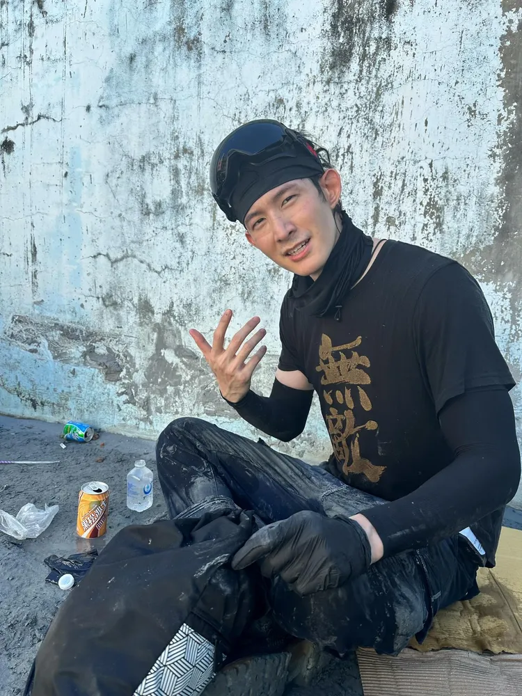 波特王脫下面罩休息一下。翻攝波特王Threads