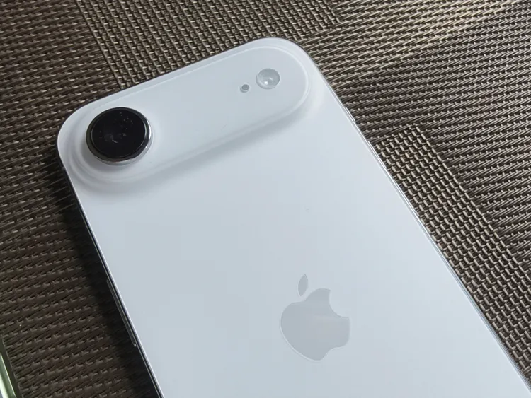 僅能支援eSIM與單鏡頭的iPhone Air自發表前就備受矚目。趙筱文攝