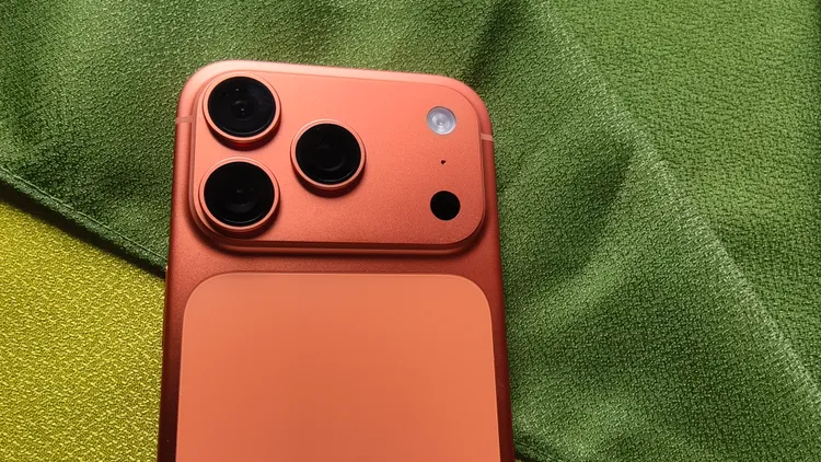 iPhone 17 Pro相機方面使用4800萬像素三鏡頭，前置鏡頭也提升至1800萬像素。趙筱文攝