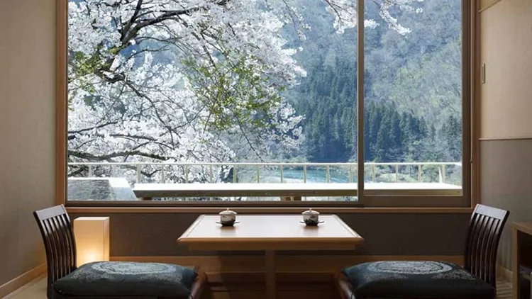 日本冬季旅遊正式進入旺季，圖為會津蘆之牧溫泉丸峰觀光飯店。樂天旅遊提供