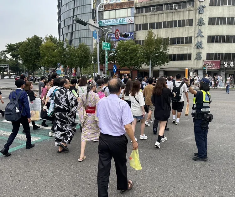 「鈴蘭通散步納涼會」將在10月25、26日於中區舉行，西區「台中爵士音樂節」尚未結束，警方針對2活動持續交通管制。翻攝畫面