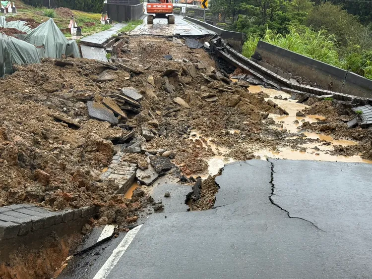 蘆竹生命紀念園區豪雨坍方。蘆竹區公所提供