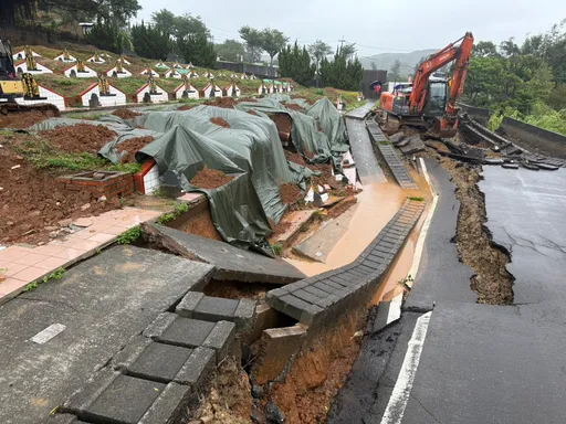 芦竹生命纪念园区豪雨坍方!5座墓受损棺木外露