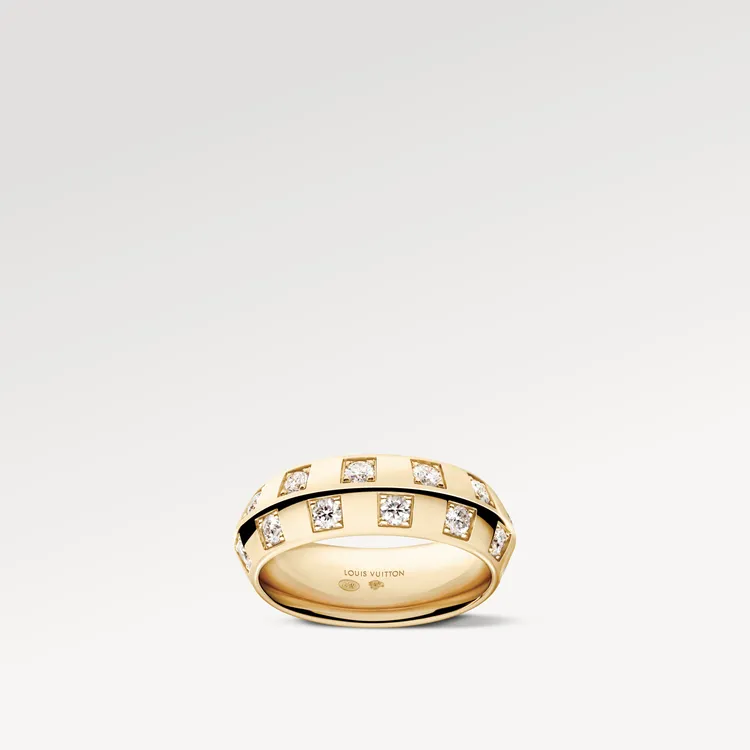LV LE DAMIER DE LOUIS VUITTON黃K金與鑽石戒指，32萬3000元。品牌提供