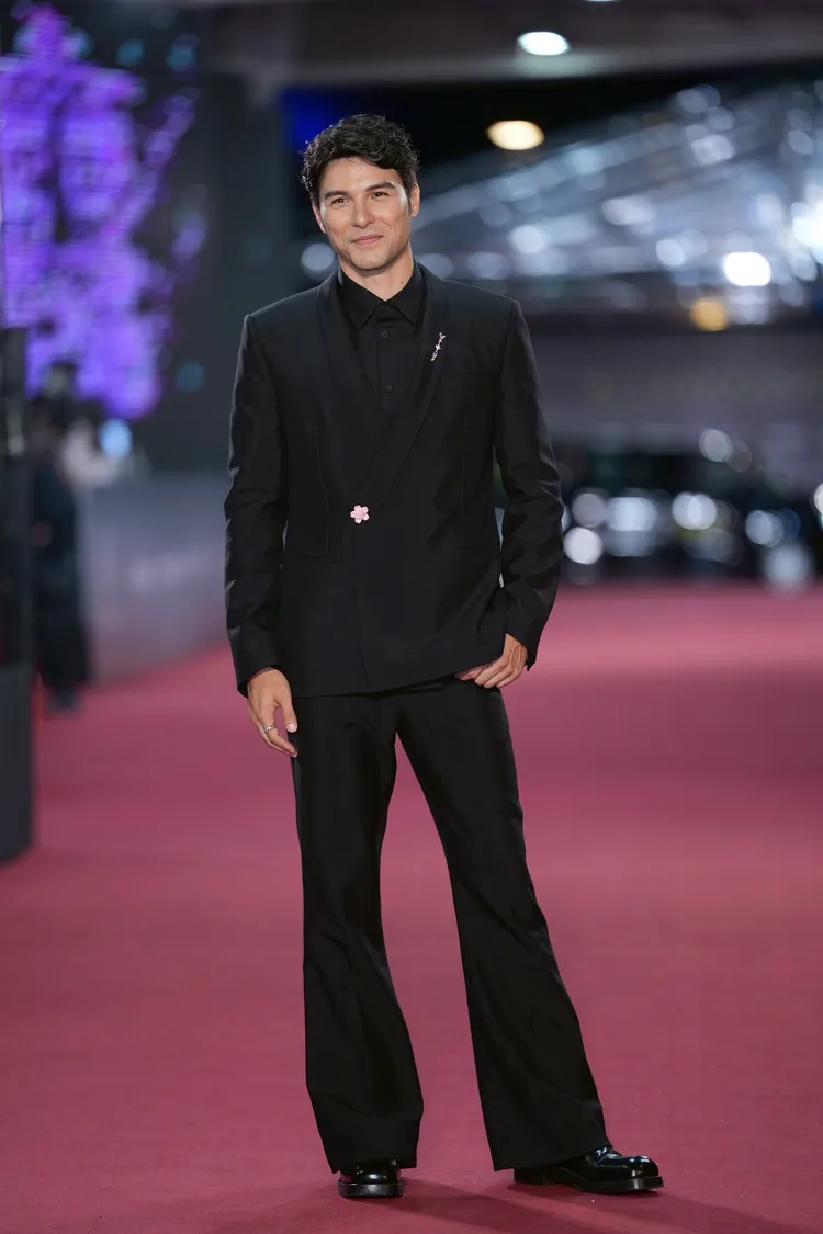 鳳小岳穿全套LV走紅毯。攝影中心攝