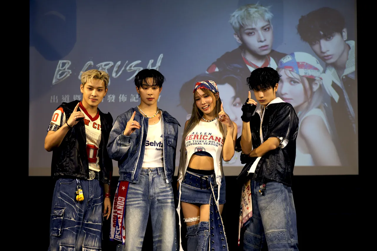 洪暐(左起)、宰宰、蝶香、彦组成团体「B CRUSH不小心制造」。踢帕娱乐提供