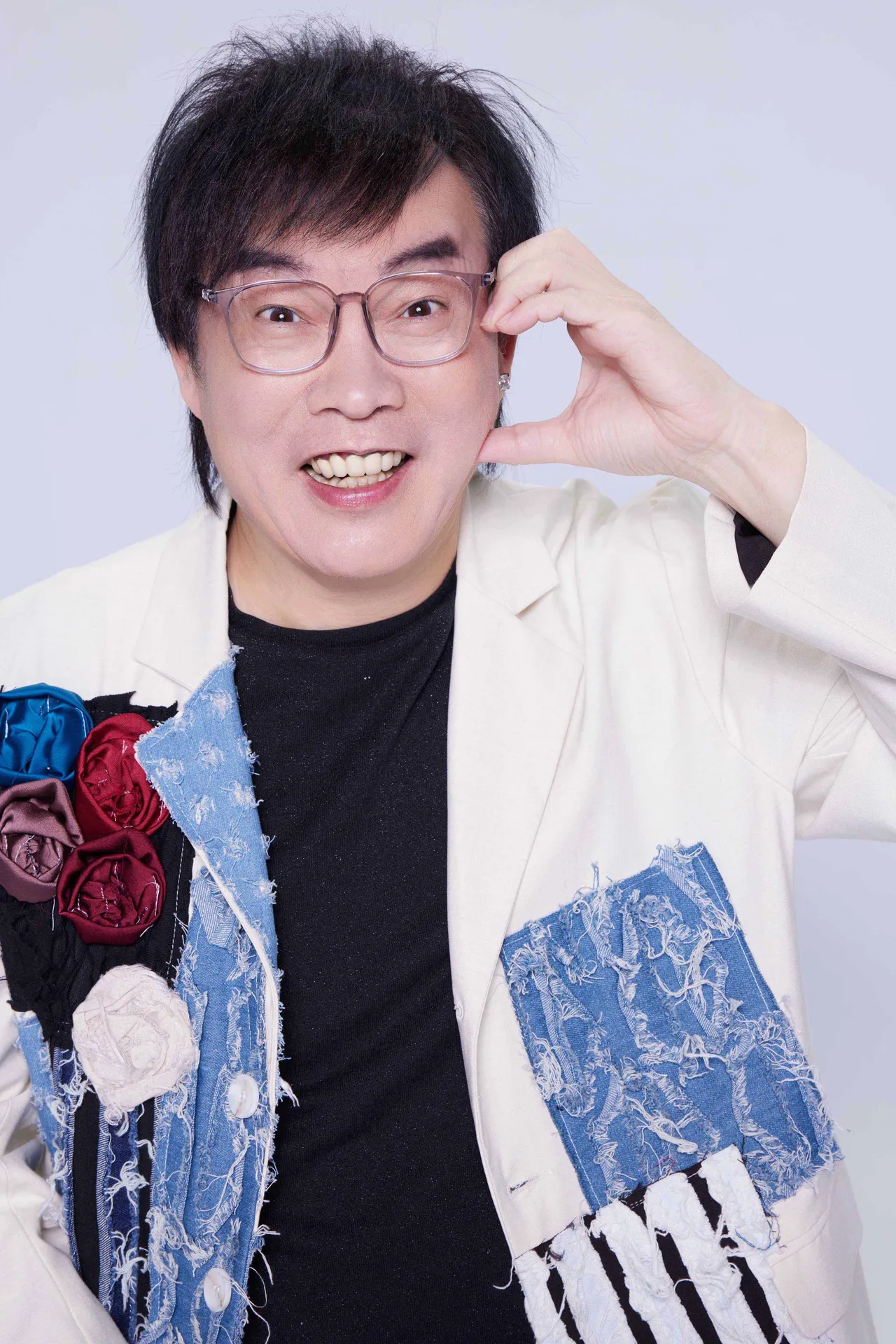 吴宗宪揪康康一起开唱。东西文娱、星乐全球提供