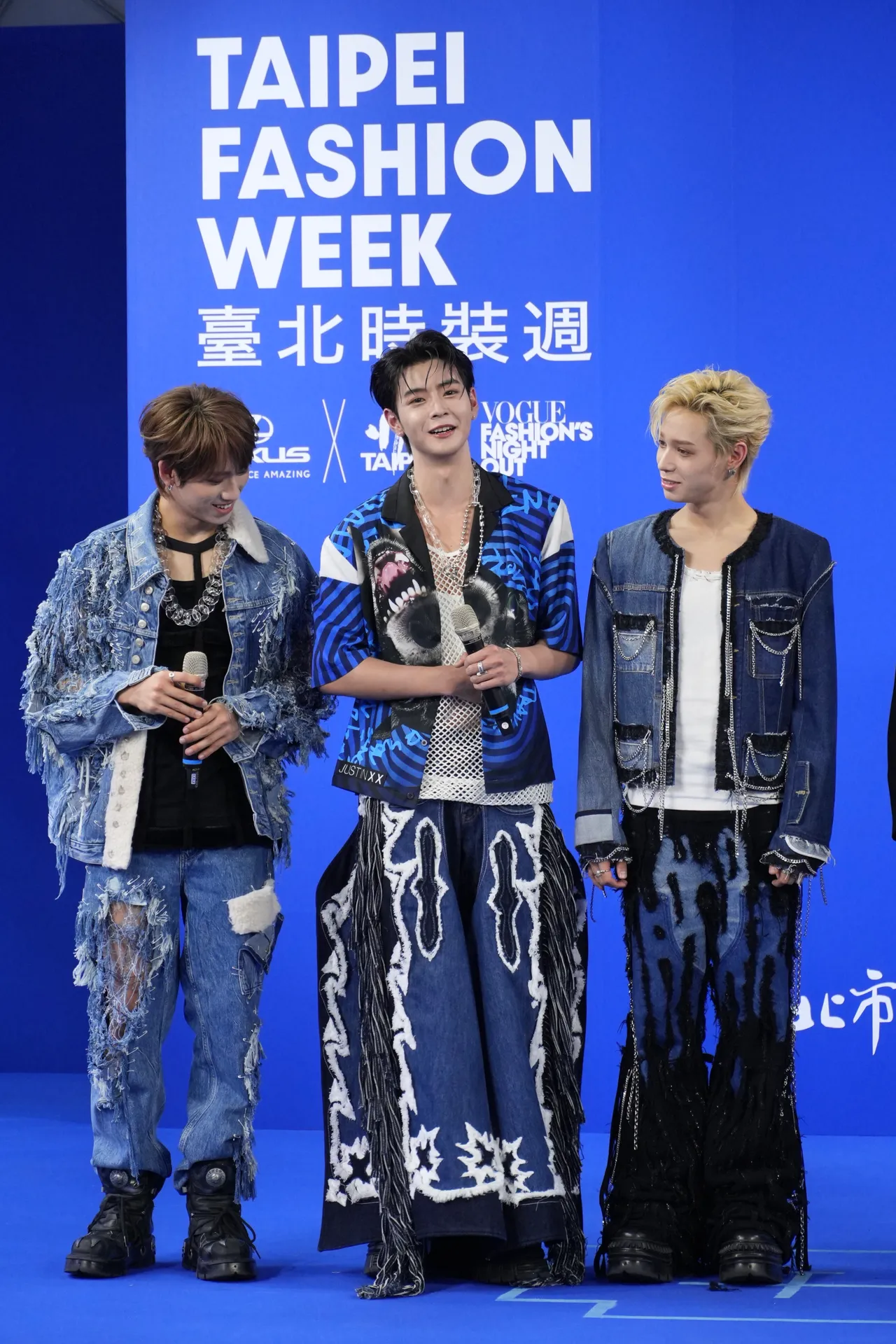 丹宁团服以拼接、镂空剪裁带来个性风格。彭欣伟摄