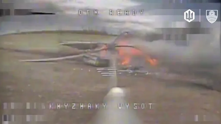 俄羅斯Mi-8直升機墜毀燃燒。翻攝自X