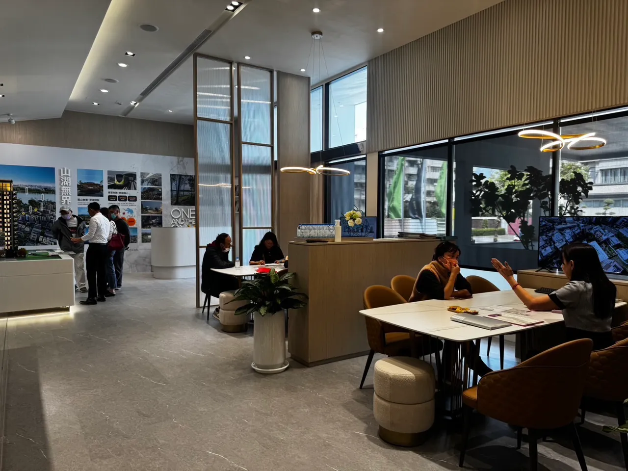 「圆山汇星」规划小坪数宅且周边有两个捷运站施工，具备重大建设利多。叶家铭摄