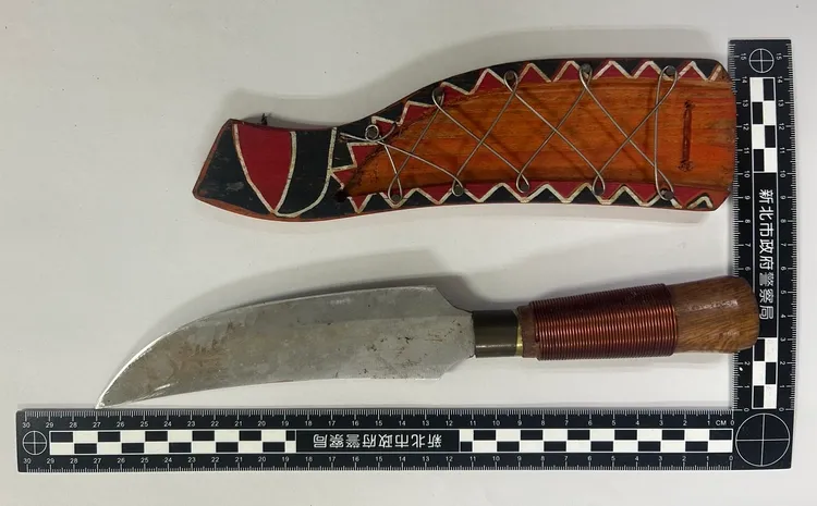 許男所使用小刀凶器，犯案後遭到丟棄。翻攝畫面