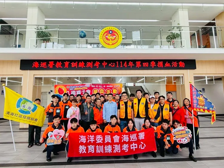 海巡署教育训练测考中心今天携手多个地方民间团体举办爱心捐血活动,现场涌现热血人潮,最终共募集299袋热血。海巡署提供