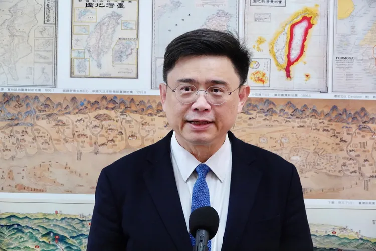 賴瑞隆辦公室表示，任何破壞環境，盜採砂石並回填廢棄物的惡劣行徑，司法應勿枉勿縱嚴查嚴辦，沒有灰色空間。資照