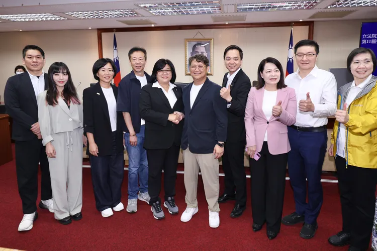 立法院8大常設委員會於今（1）日舉行召委選舉，內政委員會召委分別由國民黨立委黃建賓、民進黨立委王美惠出任。莊宗達攝