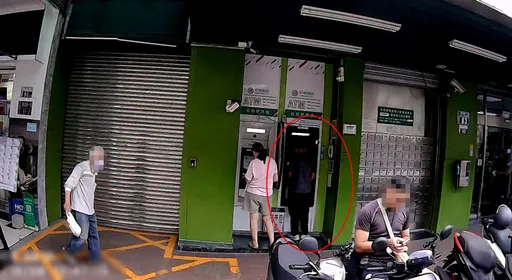 车手拥14张提款卡「均不同姓名」 领钱东张西望遭鹰眼警逮捕