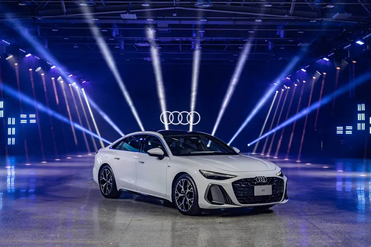 全新世代A6採用PPC燃油平台，提供Sedan與Avant雙版本，建議售價自288萬元起。業者提供