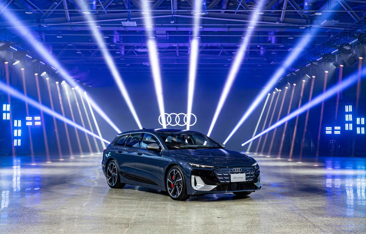 A6 e-tron标志品牌迈入纯电豪华新世代,全车系涵盖Sportback与Avant双车型,并提供A6 e-tron、A6 e-tron performance、S6 e-tron三种动力编成。业者提供