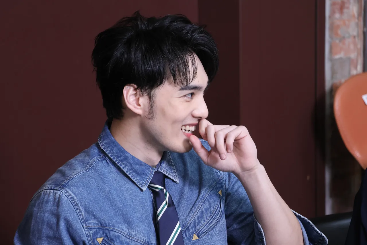 黄伟晋被拷问星友近况汗如雨下。彭欣伟摄
