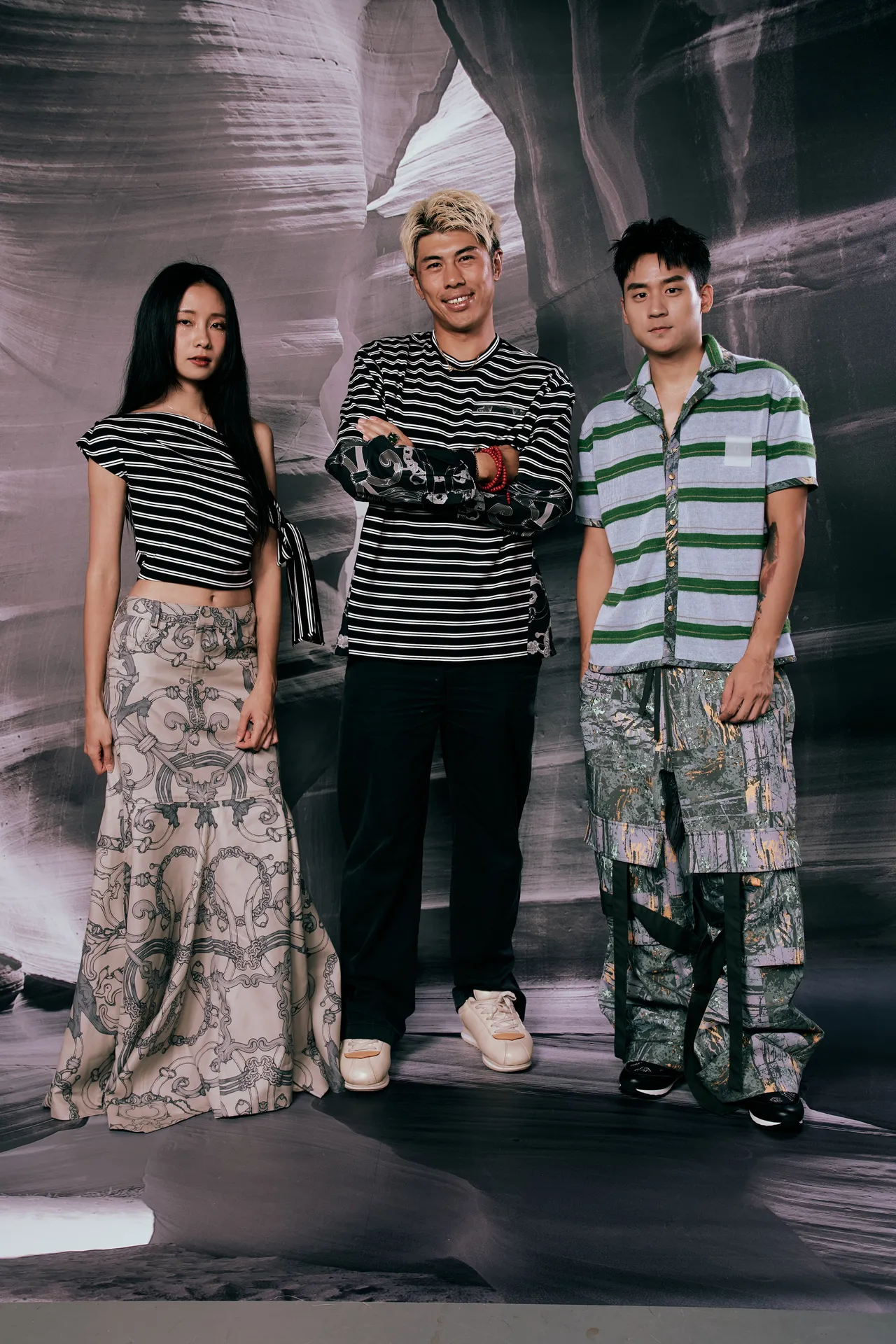 歌手陈忻玥(左起)、设计师Daniel Wong、嘻哈歌手李杰明合影。品牌提供