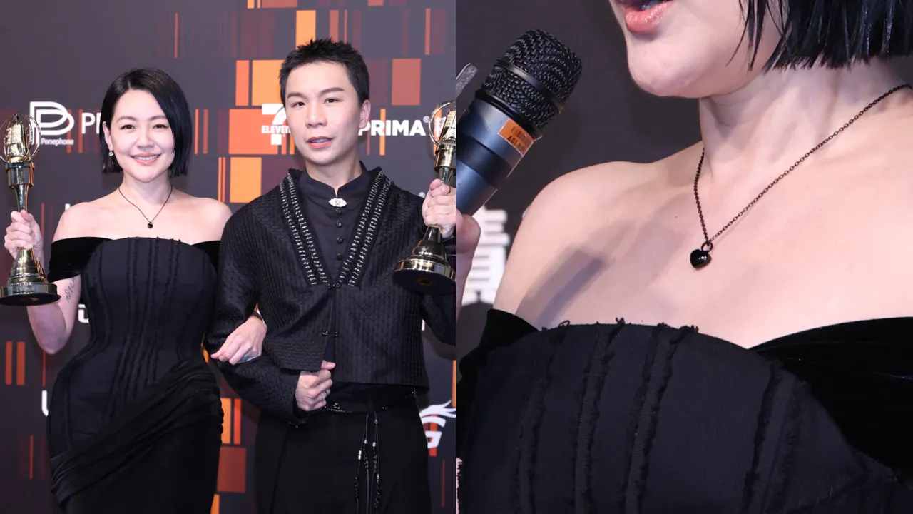 小S奪下「綜藝節目主持人」獎,身上的項鍊藏有大S骨灰。攝影中心攝
