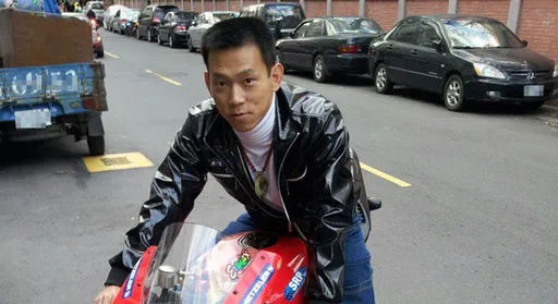 老父探监成最后一面!颜正国戴手铐脚镣奔父丧:永远的痛