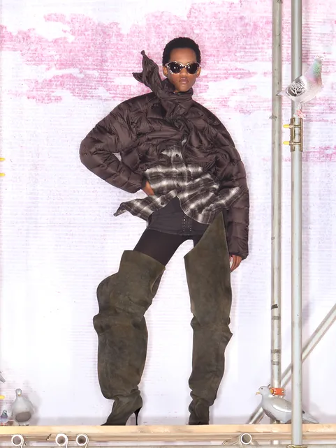 H&M與鬼才設計師Glenn Martens推出聯名系列。品牌提供