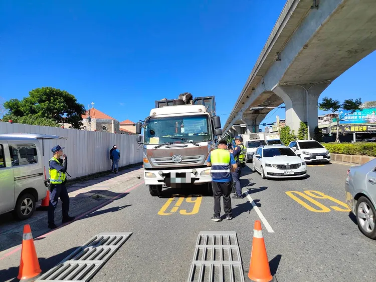 林口警方今年已取締大型車違規2865件。警方提供