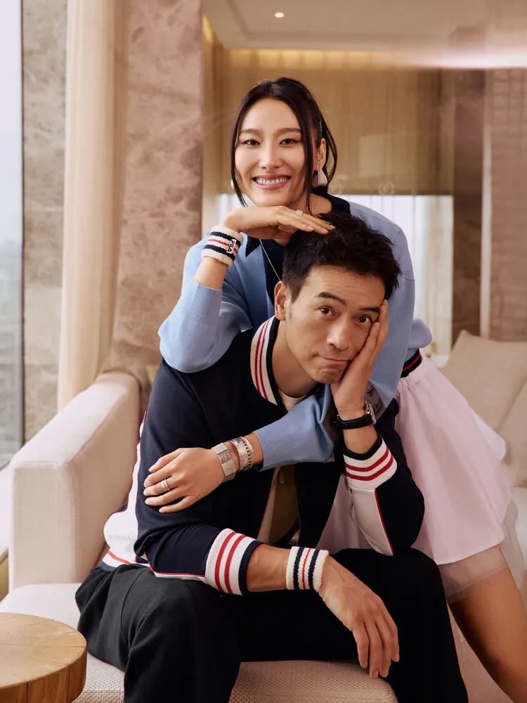 男模出身的紀煥博（前）傳是何穗前夫，他超模老婆王詩晴（後）替他澄清。翻攝王詩晴微博