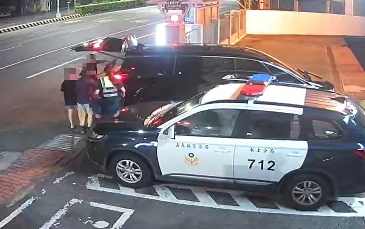 林姓男童家人連夜北上，開車將他帶回，並承諾以後會好好溝通。民眾提供