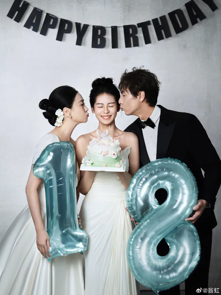 「小水晶」劉蒔變成大女孩了。翻攝翁虹微博